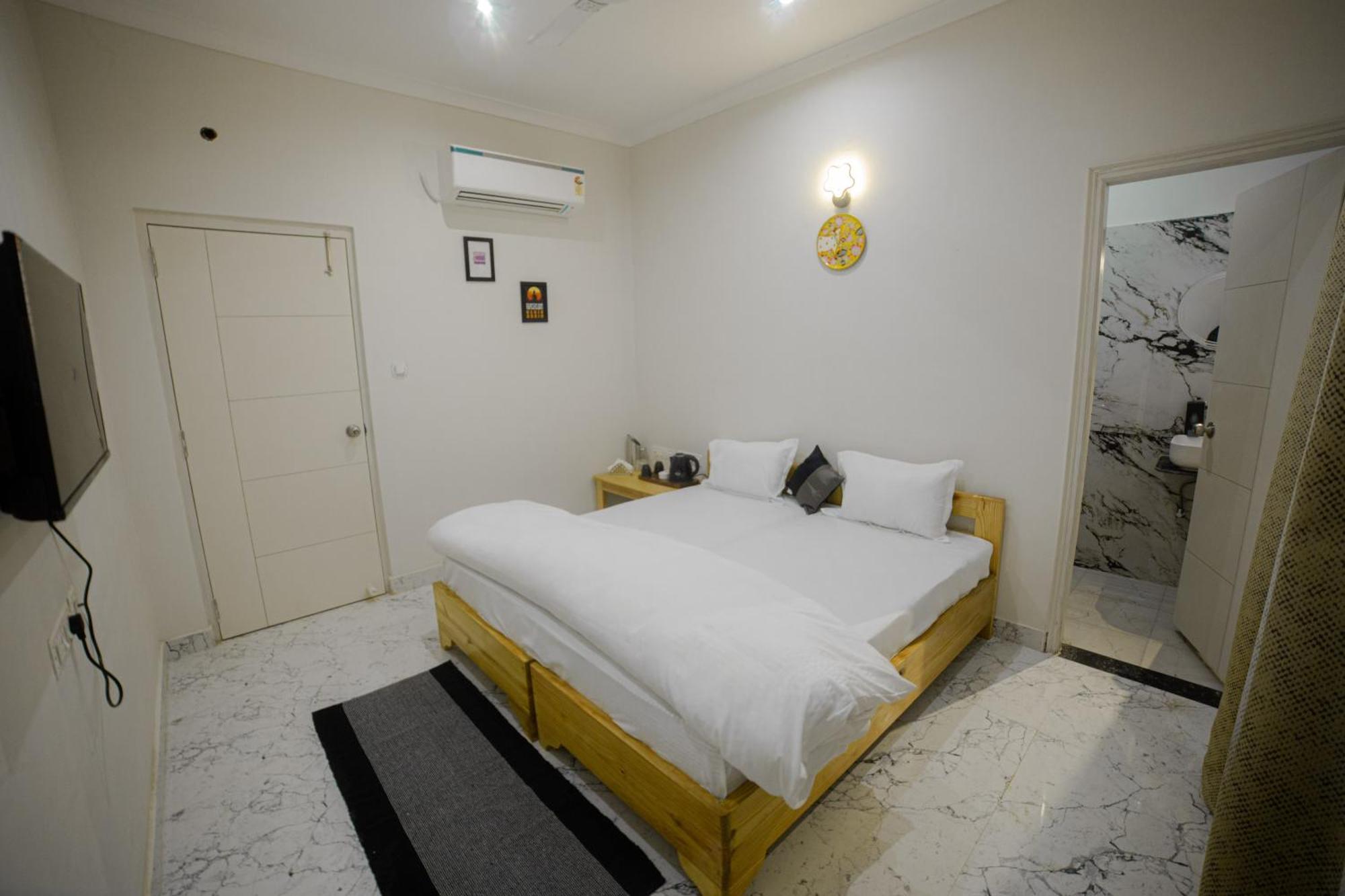 Kaashvi Hotel